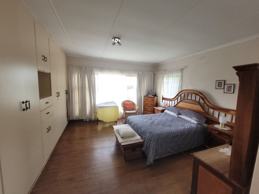 3 Bedroom Property for Sale in Pacaltsdorp Western Cape